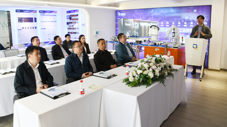 工业和信息化部、云南省工信厅辅导一行莅临CA88科技集团调研领导工作